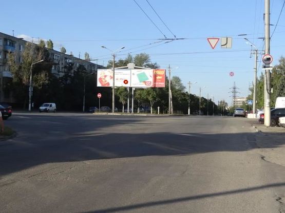 Фото рекламной плоскости по адресу Хмельницкого Б ул / Осенняя ул, разделитель, от центра, левый, Фото рекламной плоскости по адресу Хмельницкого Б ул / Осенняя ул, разделитель, от центра, левый,