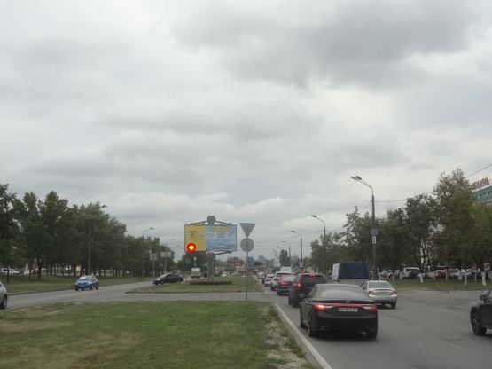 Фото рекламної площини за адресою Богатырская ул. 3, напротив завода "Оболонь", разделитель, к Петровке Фото рекламної площини за адресою Богатырская ул. 3, напротив завода "Оболонь", разделитель, к Петровке