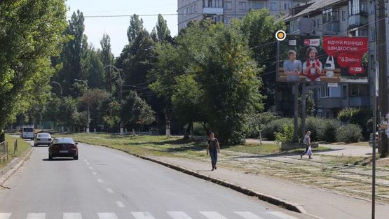 Фото рекламної площини за адресою Лепсе И. бул., 40, возле трамвайной остановки Фото рекламної площини за адресою Лепсе И. бул., 40, возле трамвайной остановки