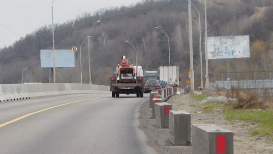 Фото рекламной плоскости по адресу Днепровское шоссе, 425 м до р. Вита, на мосту, из Киева Фото рекламной плоскости по адресу Днепровское шоссе, 425 м до р. Вита, на мосту, из Киева