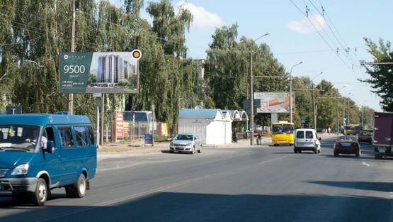 Фото рекламной плоскости по адресу Конякина ул, 64, возле АЗС ОККО, из центра