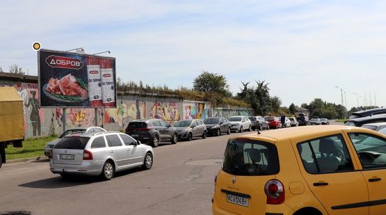 Фото рекламної площини за адресою Научная ул., 35, 1 справа, на стоянку перед с-т СИЛЬПО Фото рекламної площини за адресою Научная ул., 35, 1 справа, на стоянку перед с-т СИЛЬПО