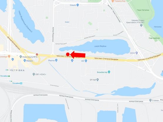 Схема рекламної площини за адресою Бандеры пр. (бывш. Московский пр.) 22, напротив автосалонов "Укравто", "Mazda", в сторону ст. м. "Почайна"