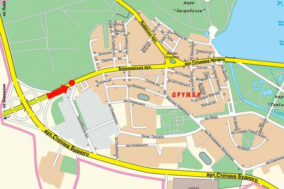 Схема рекламной плоскости по адресу Бережанская ул. / Троллейбусная ул., разделитель, в центр